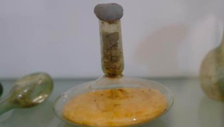 17 yüzyıllık cam fanustan zeytinyağı çıktı