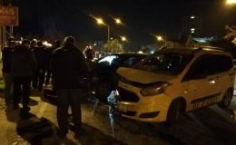 Adana’da otomobil ile ticari taksi çarpıştı: 5 yaralı