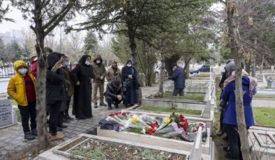 Başak Cengiz’i doğum gününde ailesi ve yakınları mezarı başında andı