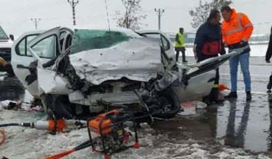 Bitlis’te TIR ve otomobil çarpıştı: 1 ölü