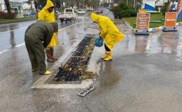 Bodrum’da sağanak yağış, cadde ve sokakları göle çevirdi