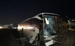 Bursa’da yolcu otobüsü tarlaya uçtu