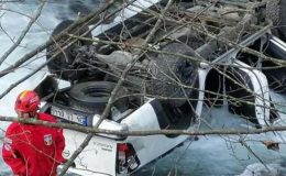 Çamlıhemşin’de kamyonet dereye uçtu: 1 ölü, 4 yaralı