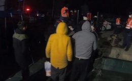 Çanakkale Boğazı’nda balıkçı teknesinde 143 kaçak göçmen yakalandı