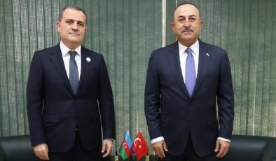 Çavuşoğlu, Pakistan’da Azerbaycanlı mevkidaşı Bayramov ile görüştü