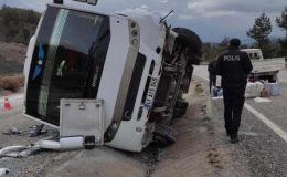 Denizli’de işçi midibüsü devrildi: 12 yaralı