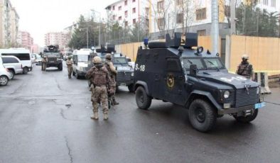 Diyarbakır’da polis merkezine pompalı tüfekle girerek 2 el ateş açan kişi tutuklandı