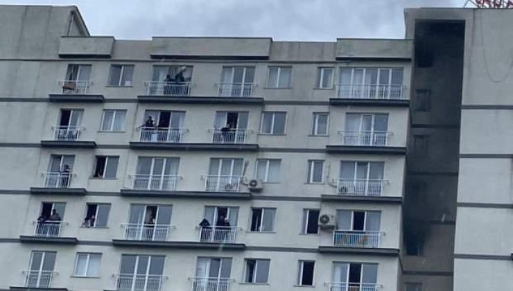 Esenyurt’ta 16 katlı rezidansta yangın
