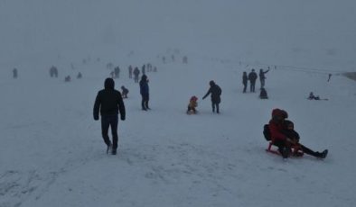 Karabük’te kar yağışını gören Keltepe’ye koştu