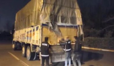 Kocaeli’de kamyondan 7,6 milyon kaçak makaron çıktı
