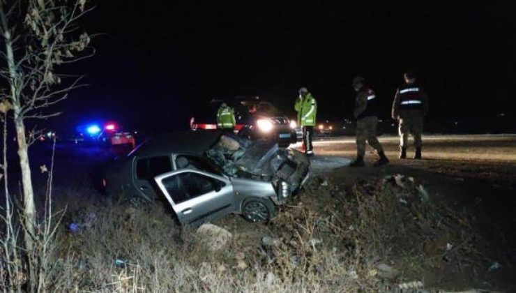 Şanlıurfa’da otomobil ile kamyonet çarpıştı: 12 yaralı