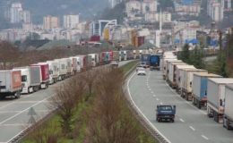 Sarp Sınır Kapısı’nda 29 kilometrelik TIR kuyruğu