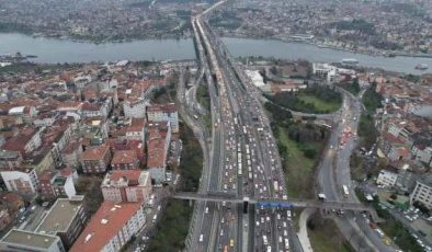 Yılbaşına saatler kala İstanbul trafiğinde yoğunluk