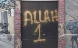 Kilise kapısına yazı yazan şüpheli hakkında karar