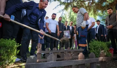 CHP’nin Kedisi Şero, Defin Töreniyle Gömüldü