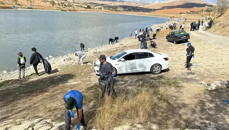 AYBÜ Öğrencileri Çubuk’ta Kızılca Göleti için Temizlik Etkinliği Düzenledi